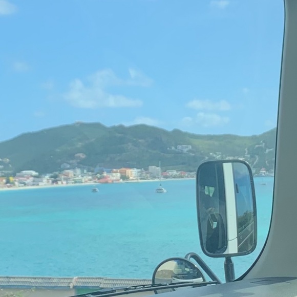 Meet your Posher, Ladan - Picture 1 of 1